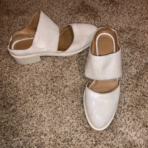 LOQ Leather Mules - Picture 6 of 7